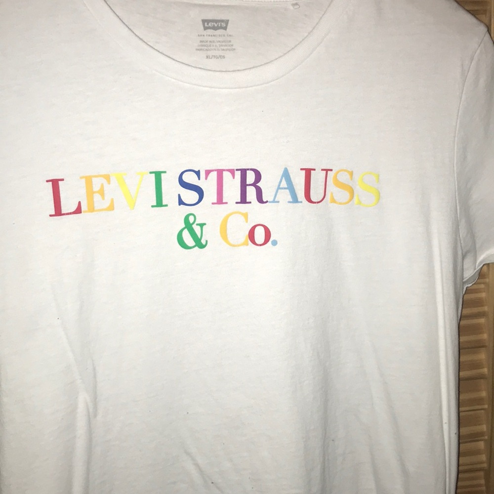Levi’s Tee - Picture 2 of 4